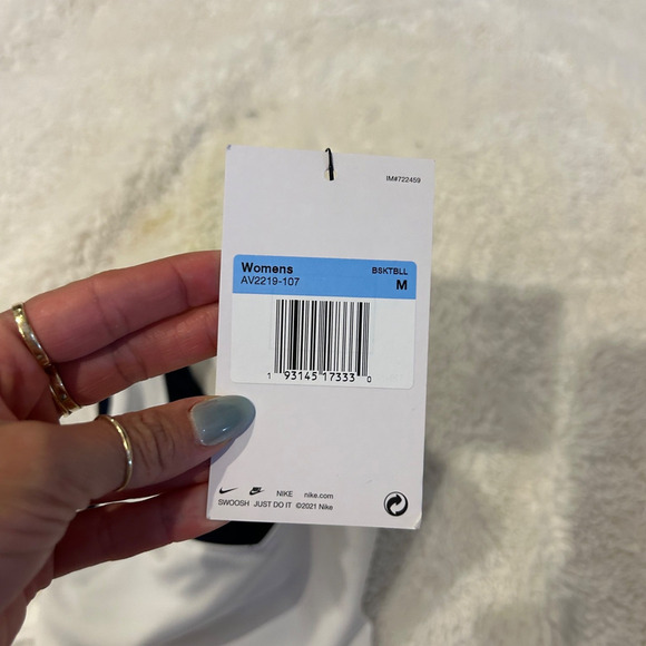 Nike NWT Womens White/Navy Sleeveless Basketball Shirt Size Medium - Picture 7 of 7